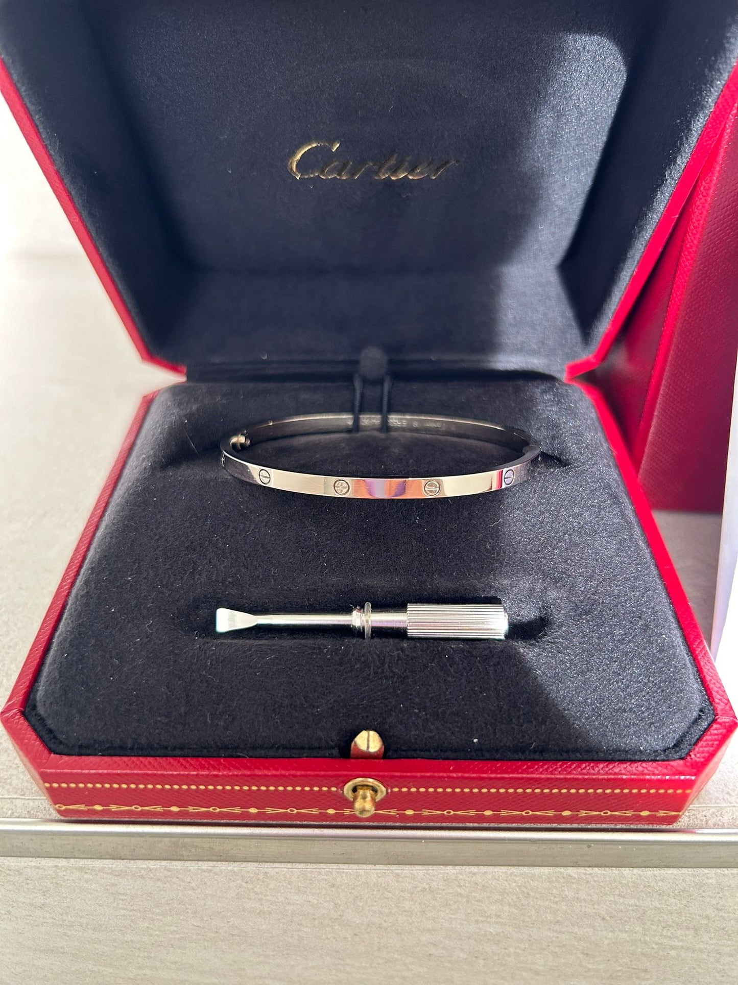 Cartier Love Armreif (schmal) - Weissgold, Gr. 18 - Fullset